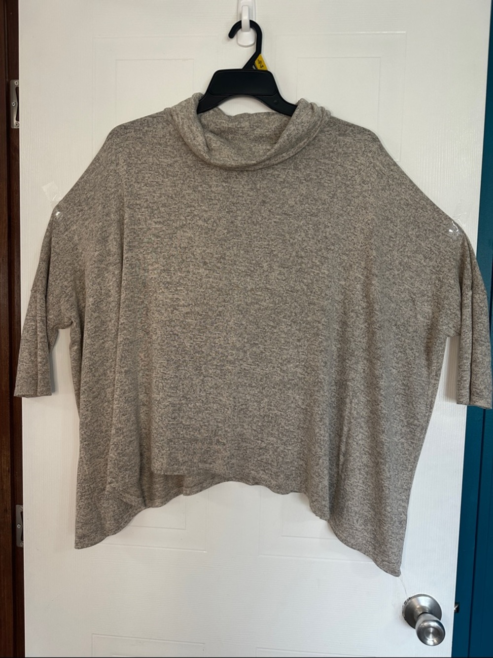 EUC Relaxed Funnel Neck Women's Sweater in Heather Light Gray & Cream